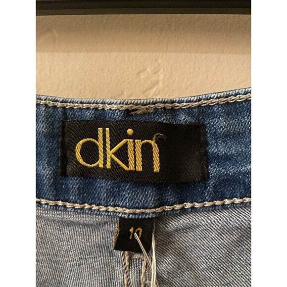 dkin capri denim with Embroidery on the side. Sz.10 - Picture 5 of 5